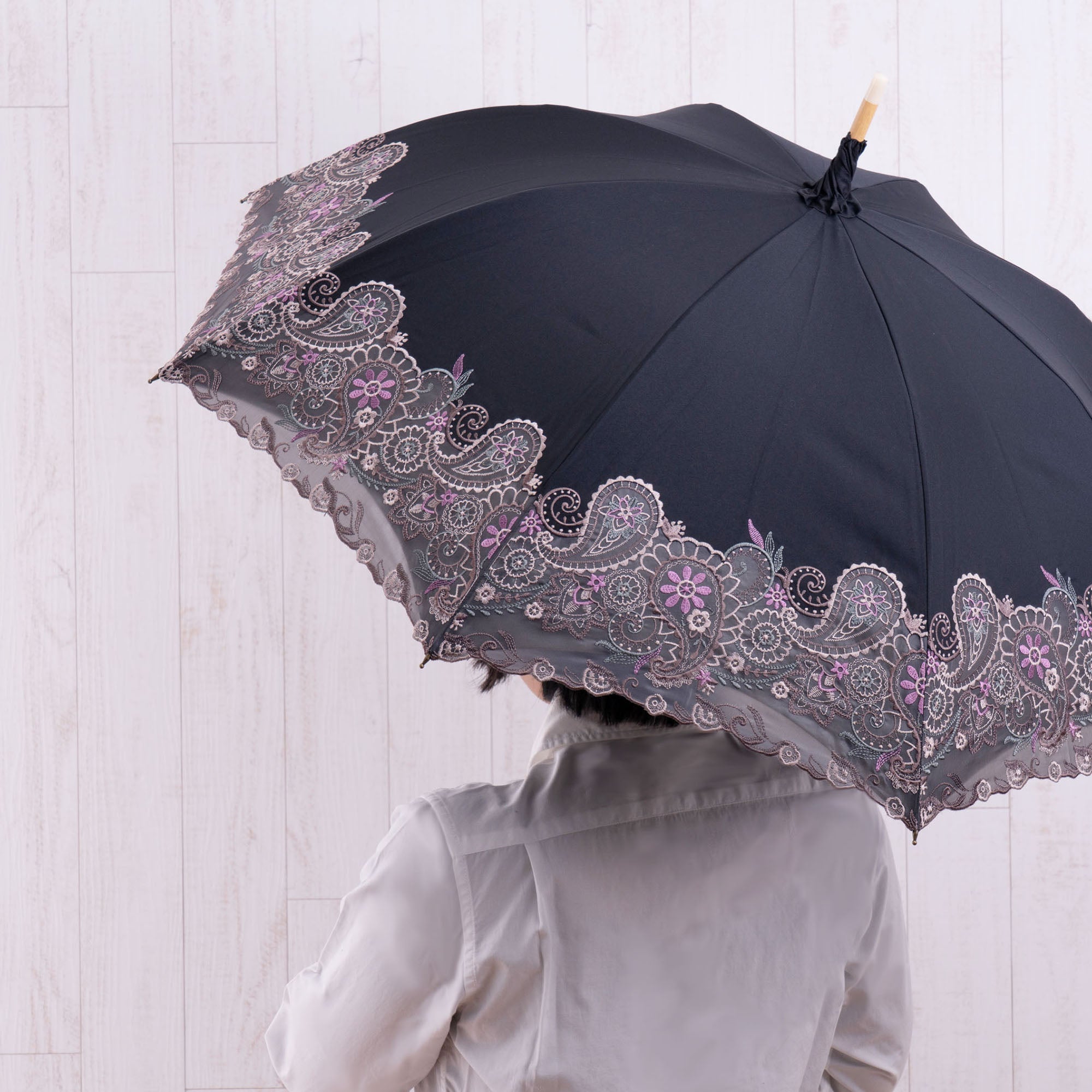 “女優日傘”の美しさと機能性