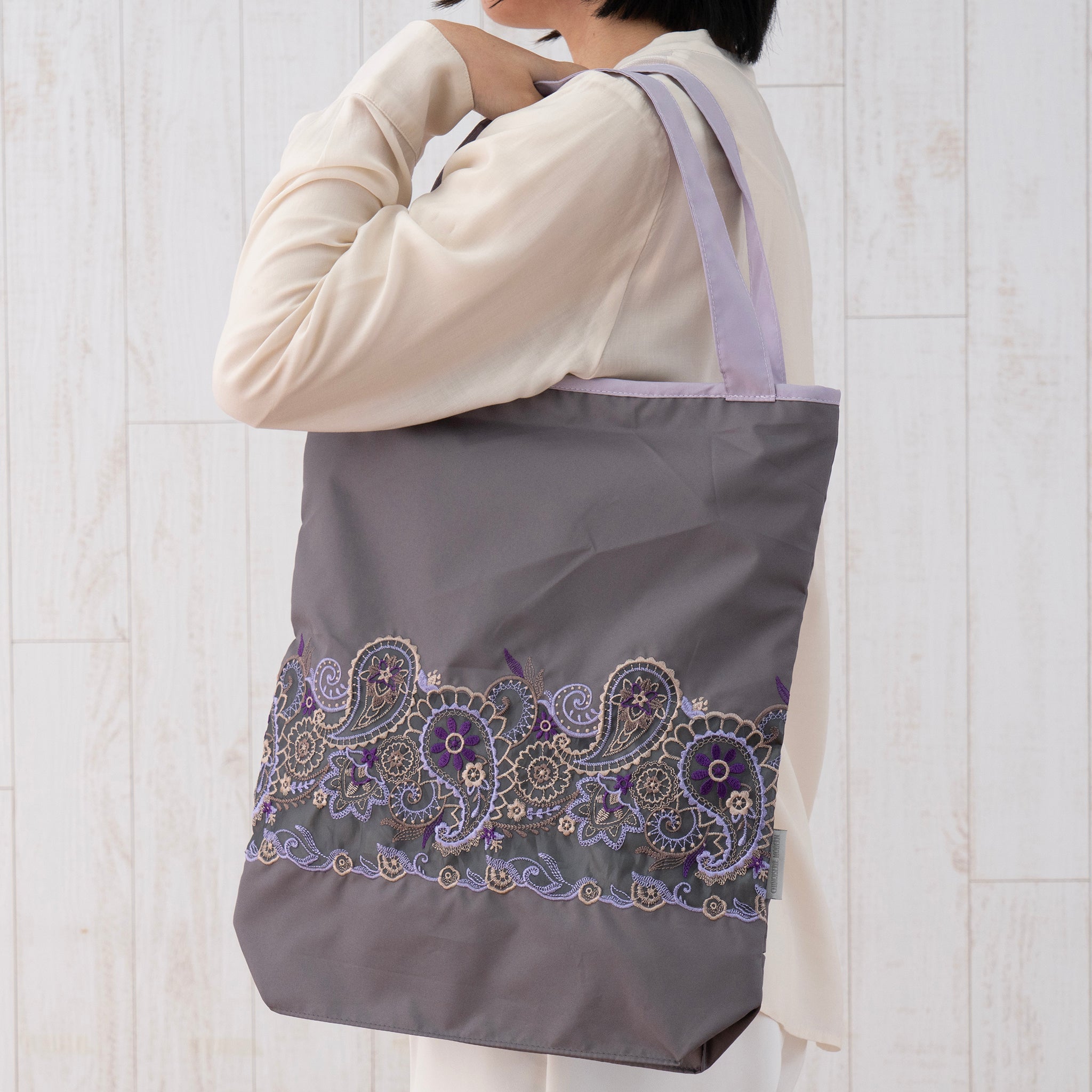 ペイズリー更紗 オーガンジーカットワーク刺繍 防水・撥水トートバッグ