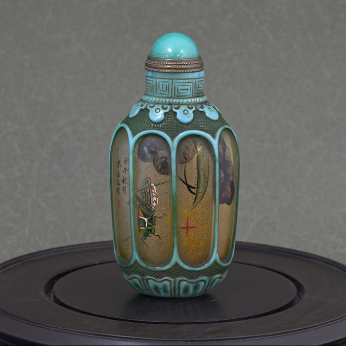 周り窓の中の幸運を呼ぶ コオロギ 鼻煙壺210918