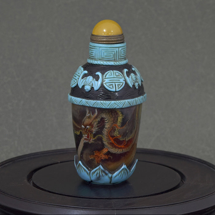 壺の中を駆ける勇壮な龍 鼻煙壺210919