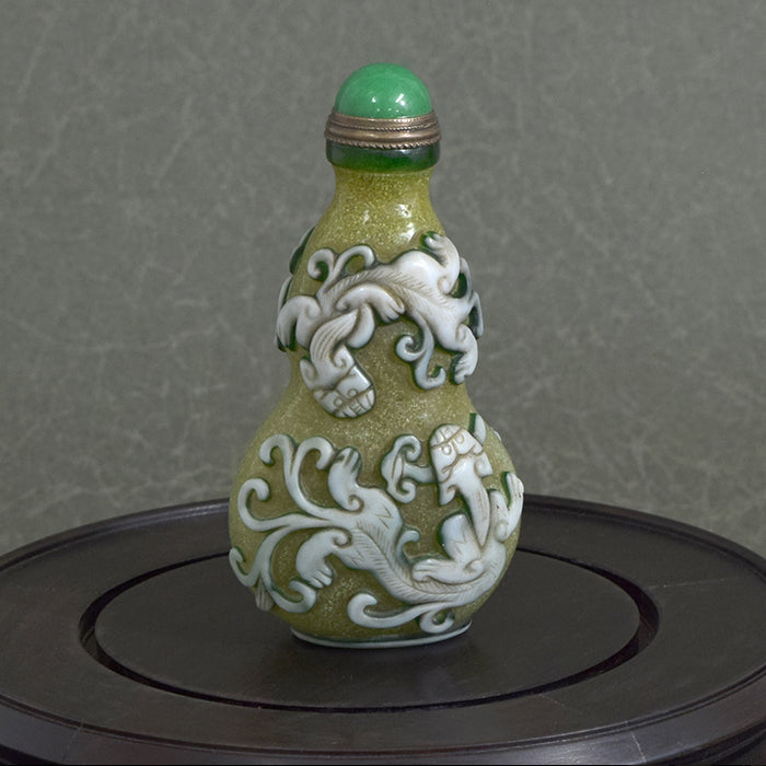 壺の中に龍の息子「ヒキュウ」 鼻煙壺211008