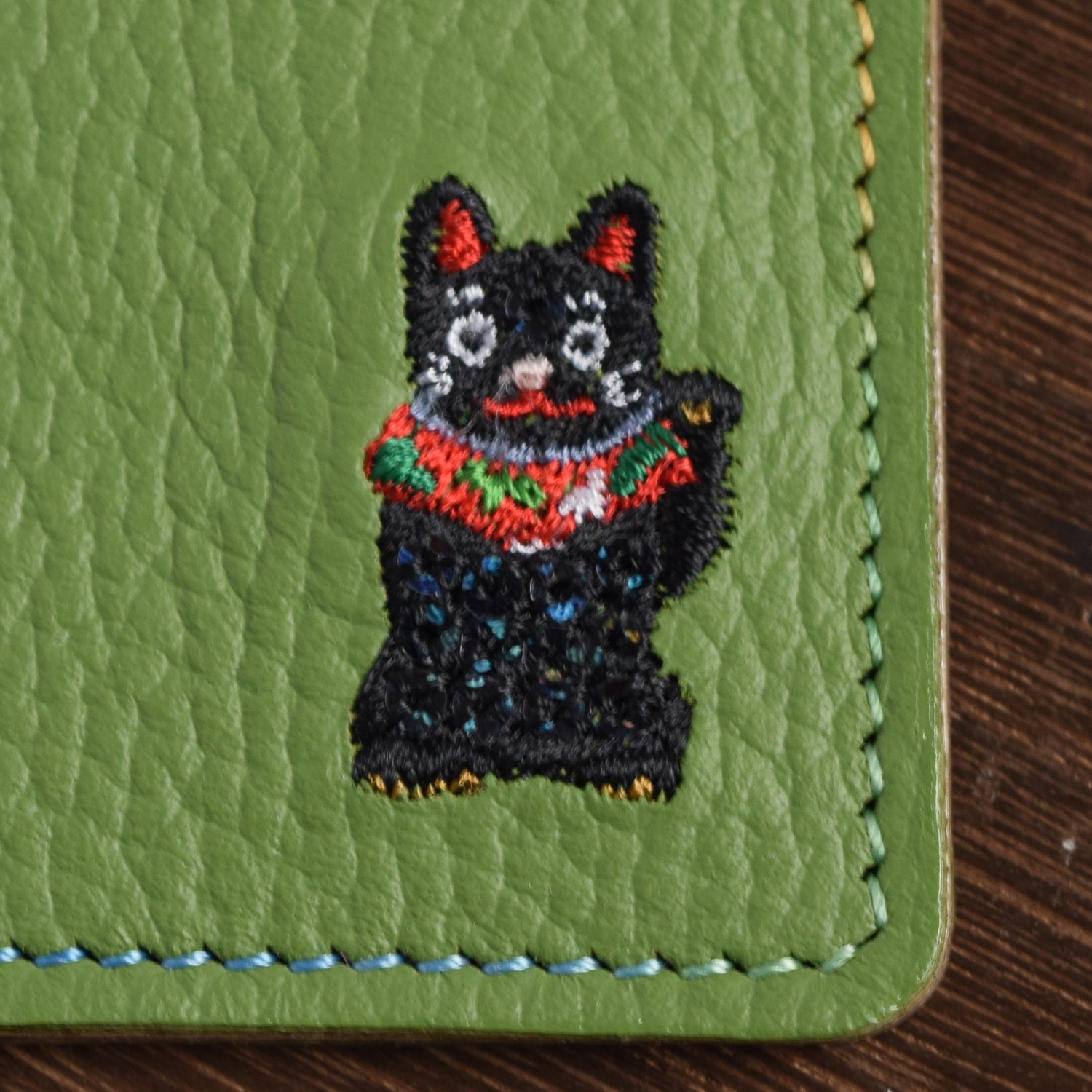 マツモトヨーコ 本革×スパンコール猫刺繍 パスケース