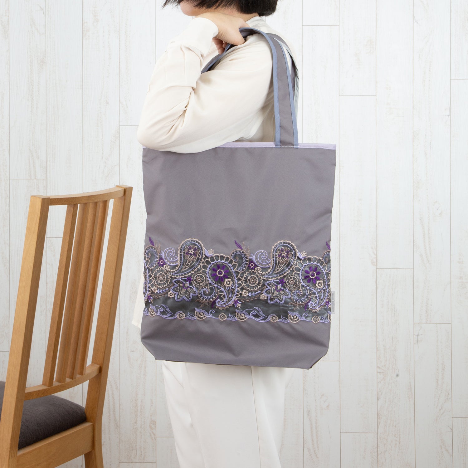 ペイズリー更紗 オーガンジーカットワーク刺繍 防水・撥水トートバッグ &花鳥刺繍 綿ローンハンカチセット