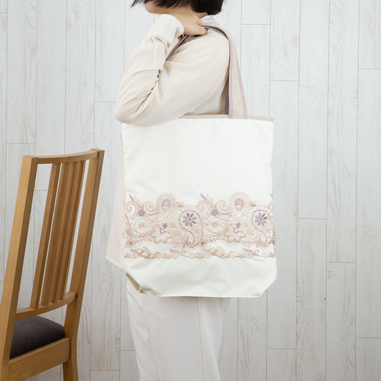 ペイズリー更紗 オーガンジーカットワーク刺繍 防水・撥水トートバッグ &花鳥刺繍 綿ローンハンカチセット