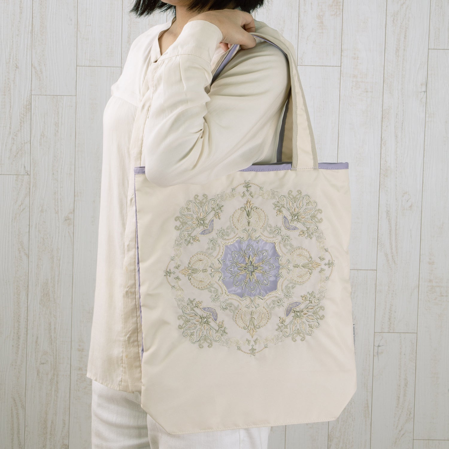 ダマスクオーガンジー刺繍 防水・撥水トートバッグ