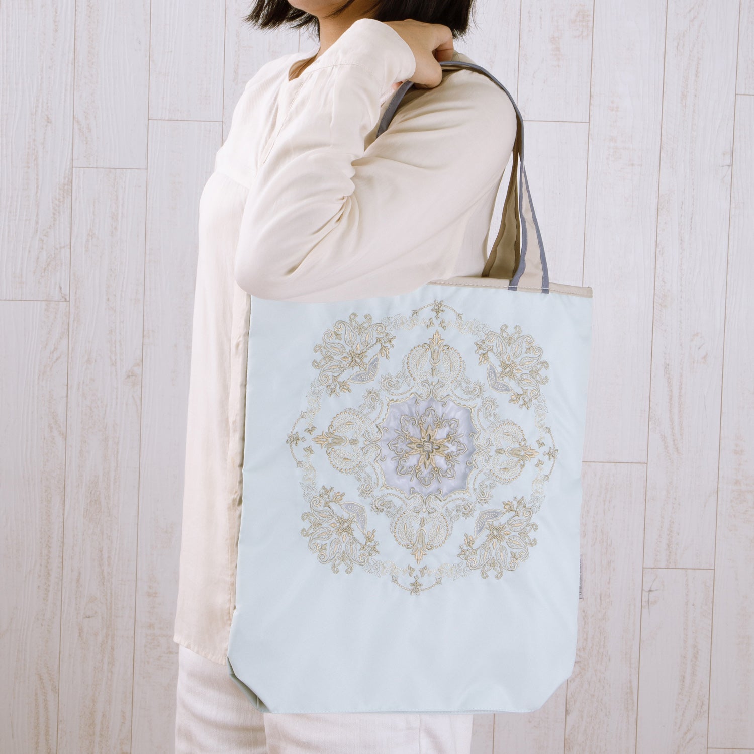 ダマスクオーガンジー刺繍 防水・撥水トートバッグ