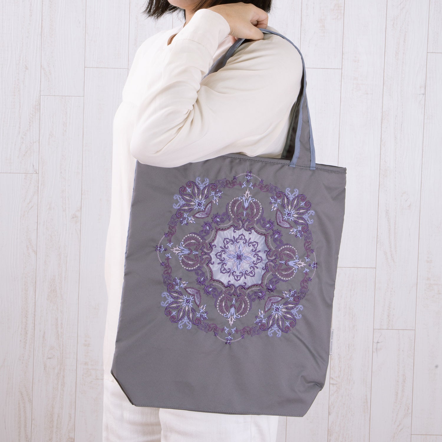 ダマスクオーガンジー刺繍 防水・撥水トートバッグ