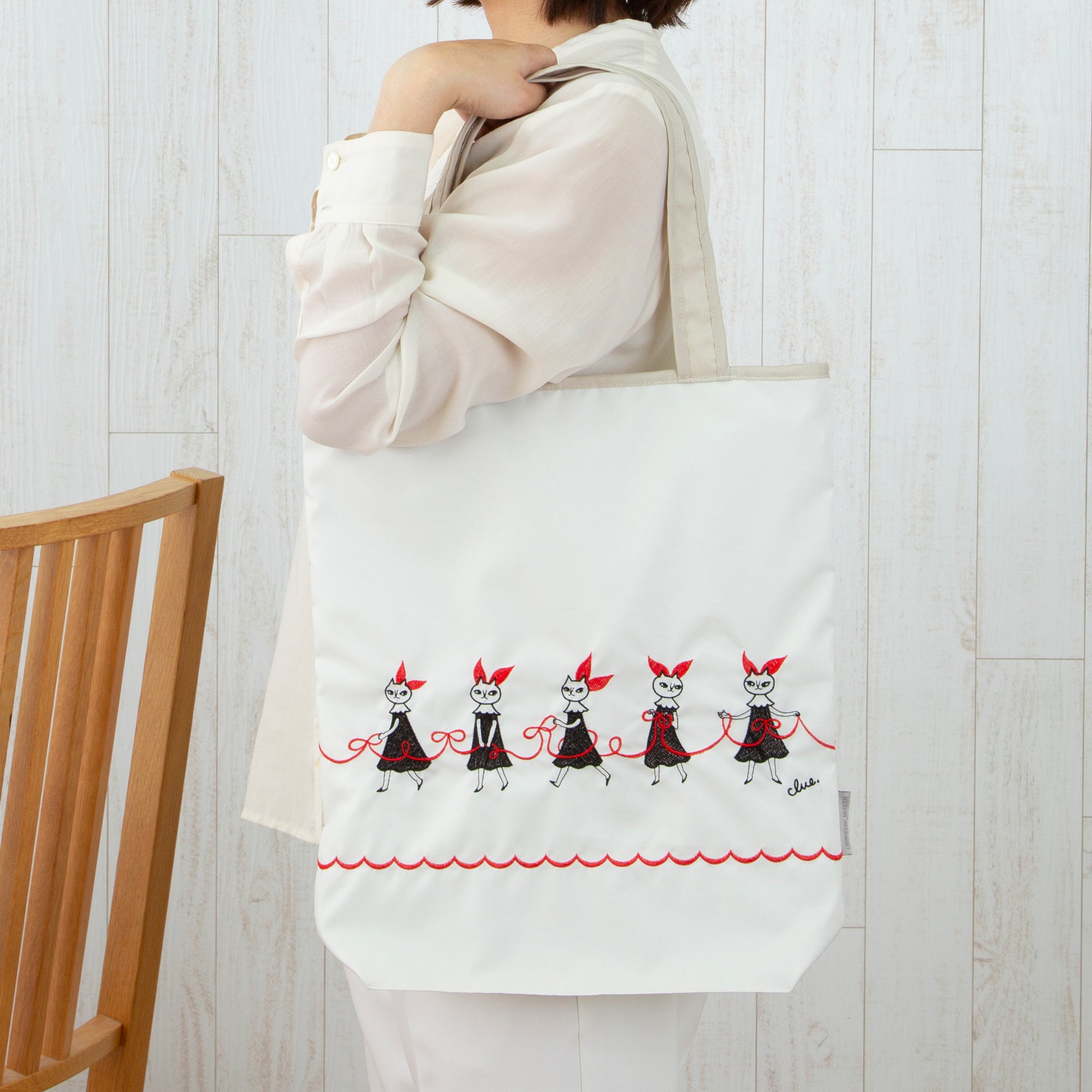 clue.「リボン猫」刺繍 防水・撥水トートバッグ