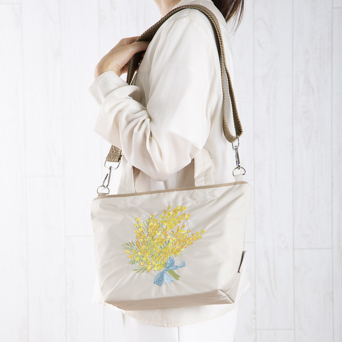 ミモザ刺繍 防水・撥水ショルダートートバッグ