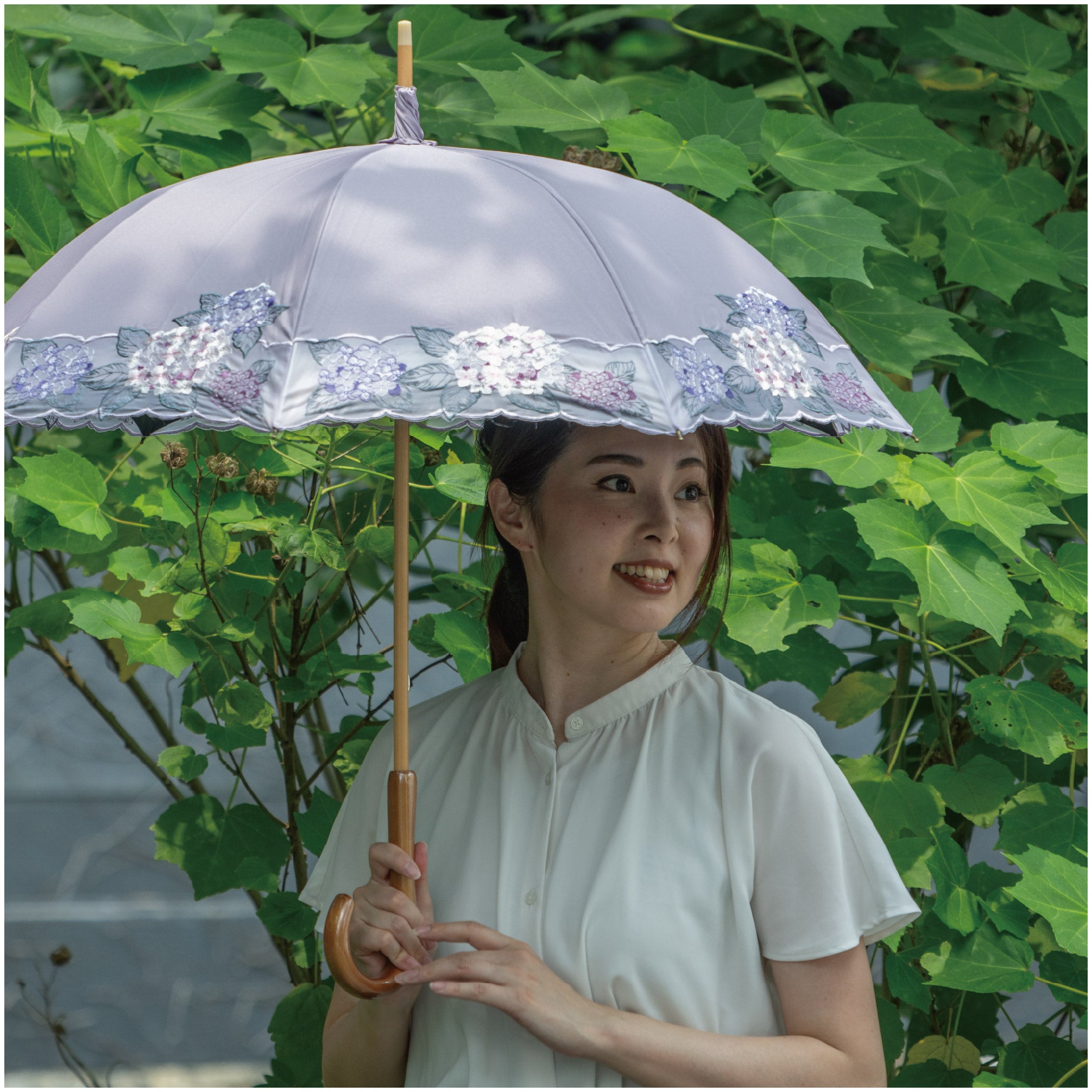 蒸し暑い季節を快適に｜6月からの日傘習慣