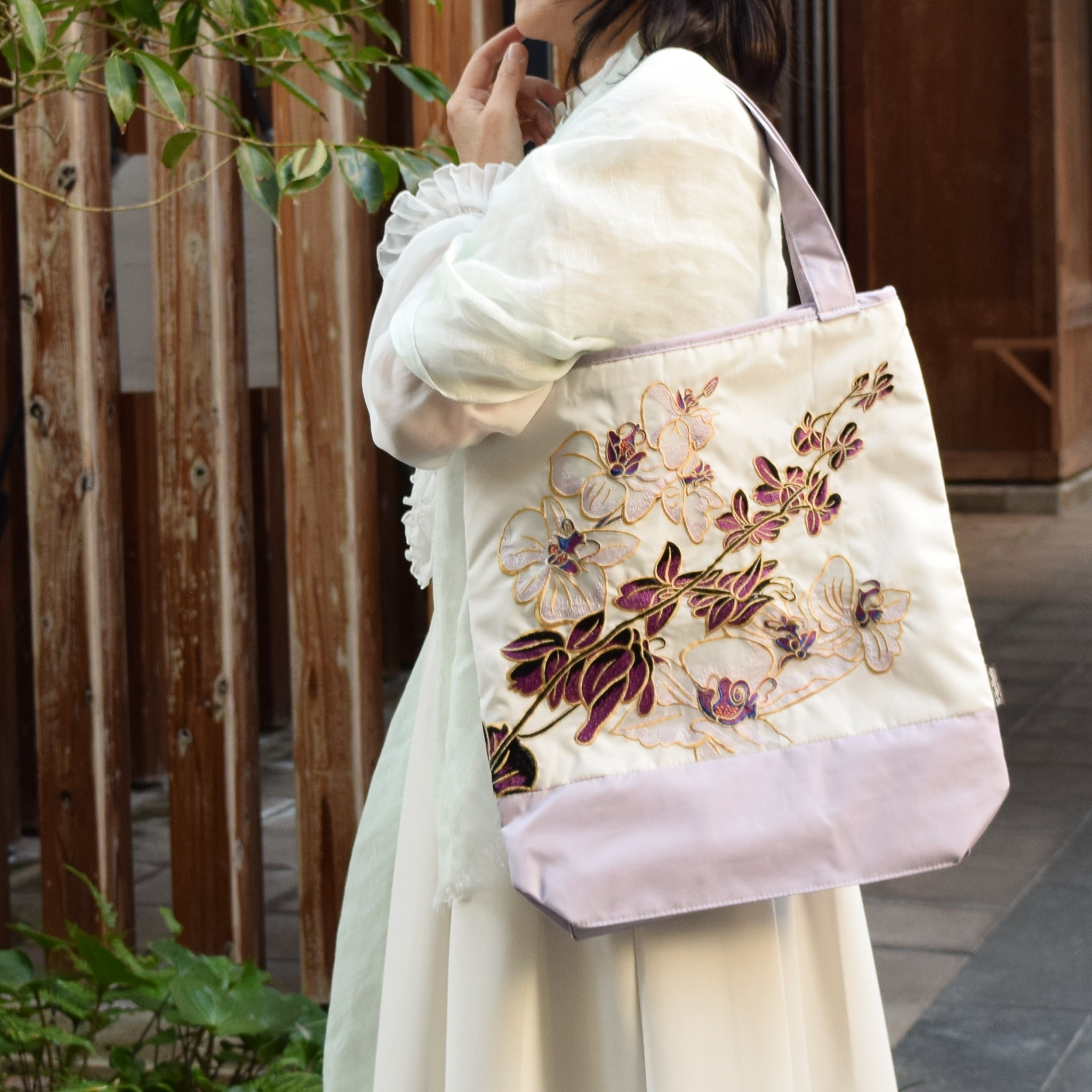 キーヤン 胡蝶蘭カットワーク刺繍 防水・撥水トートバッグ