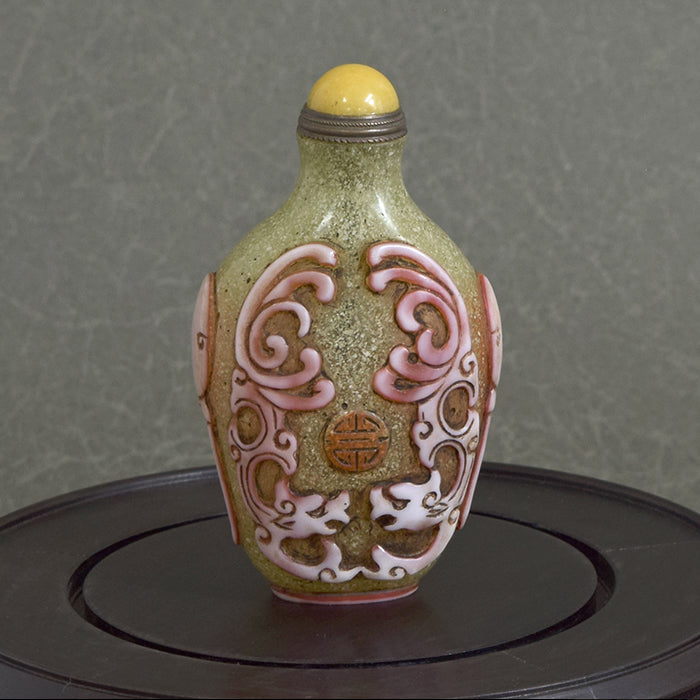 ヒキュウに囲まれた「寿」 鼻煙壺211006