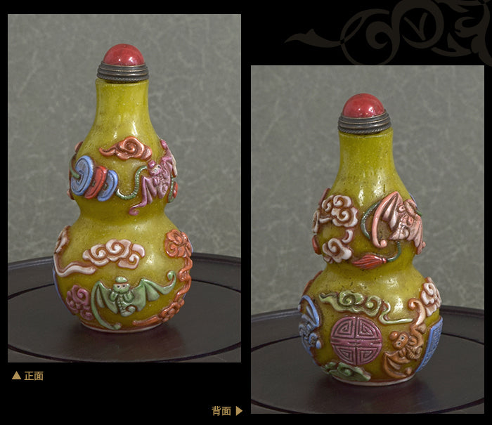 壺の瑞雲の中に飛ぶ蝙蝠 鼻煙壺211010