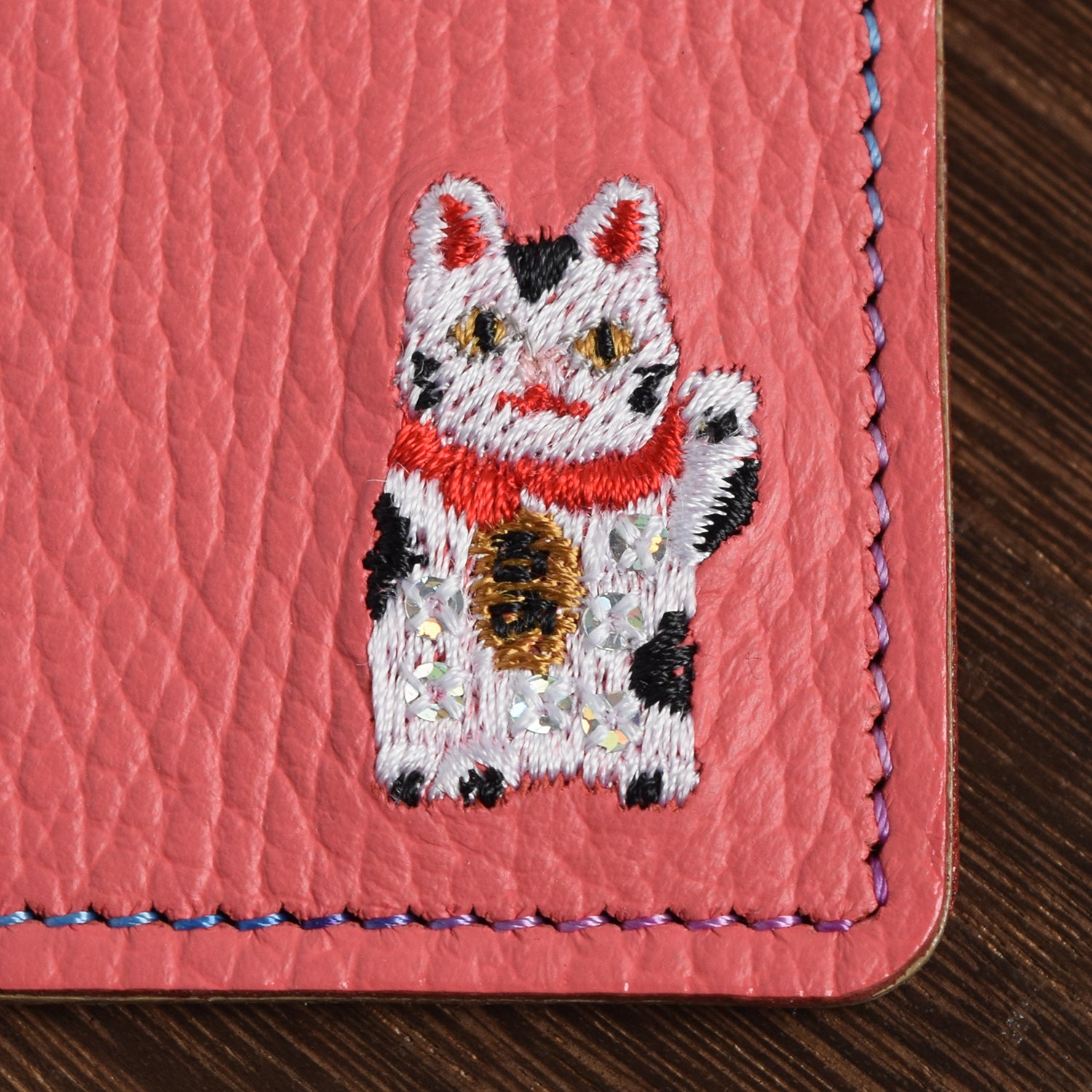 マツモトヨーコ 本革×スパンコール猫刺繍 パスケース