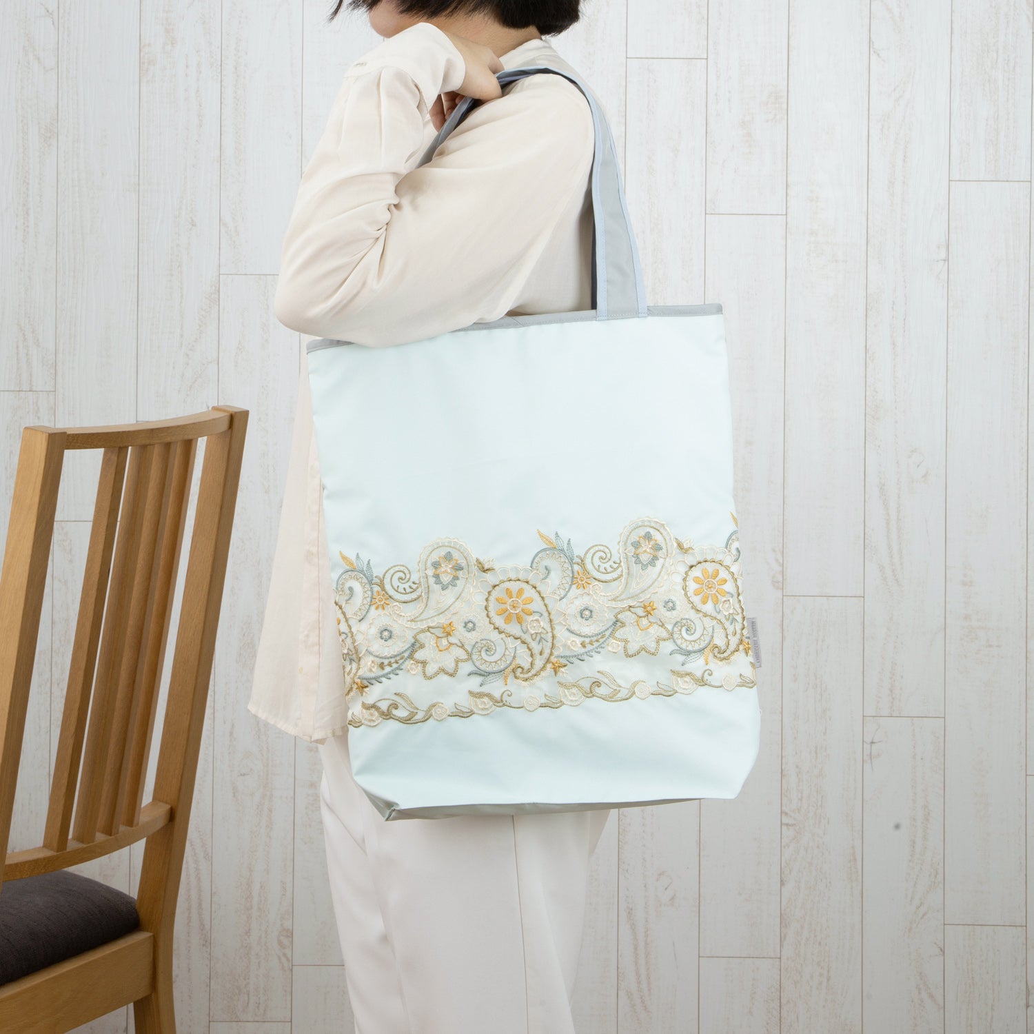 ペイズリー更紗 オーガンジーカットワーク刺繍 防水・撥水トートバッグ ＆花鳥刺繍 綿ローンハンカチセット