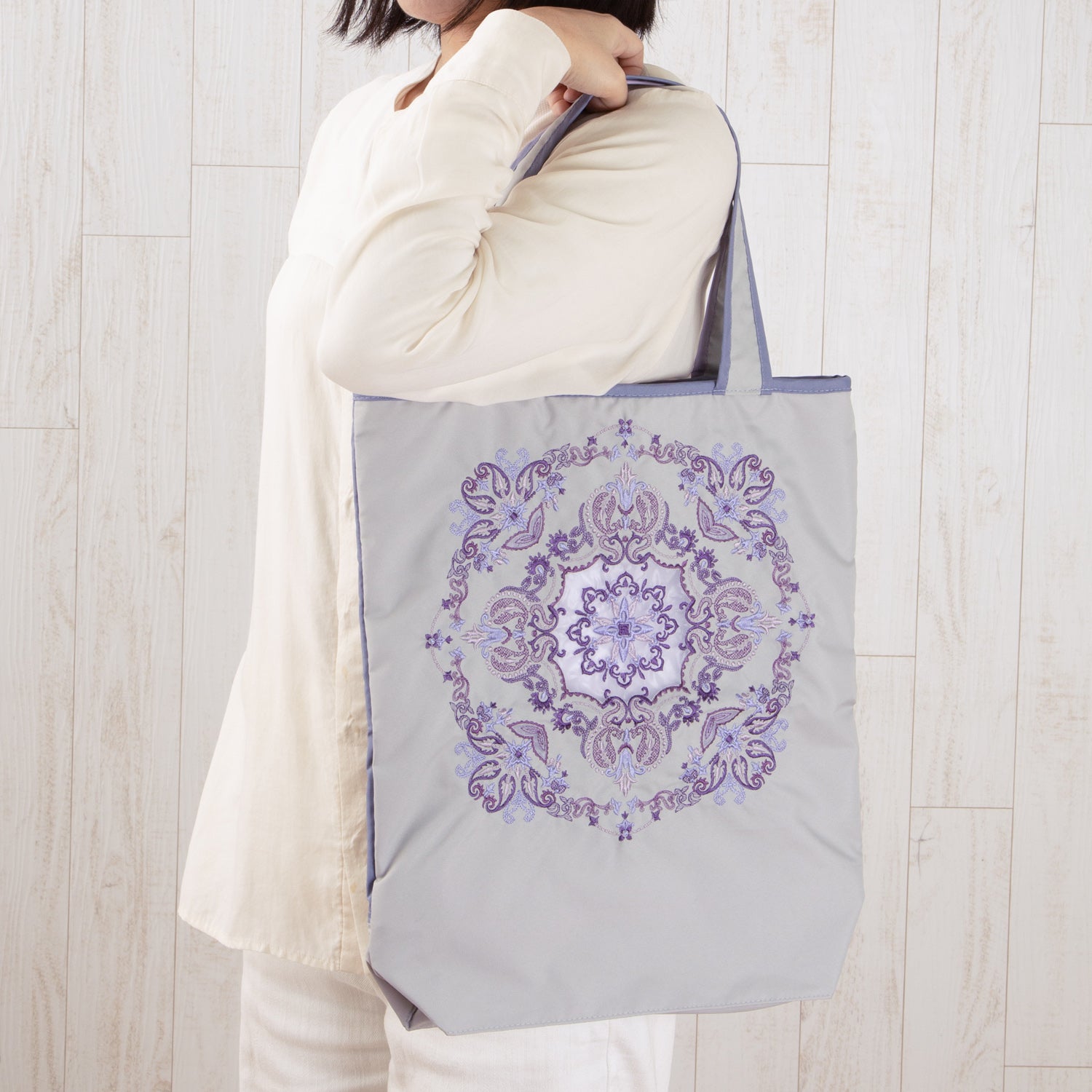 ダマスクオーガンジー刺繍 防水・撥水トートバッグ